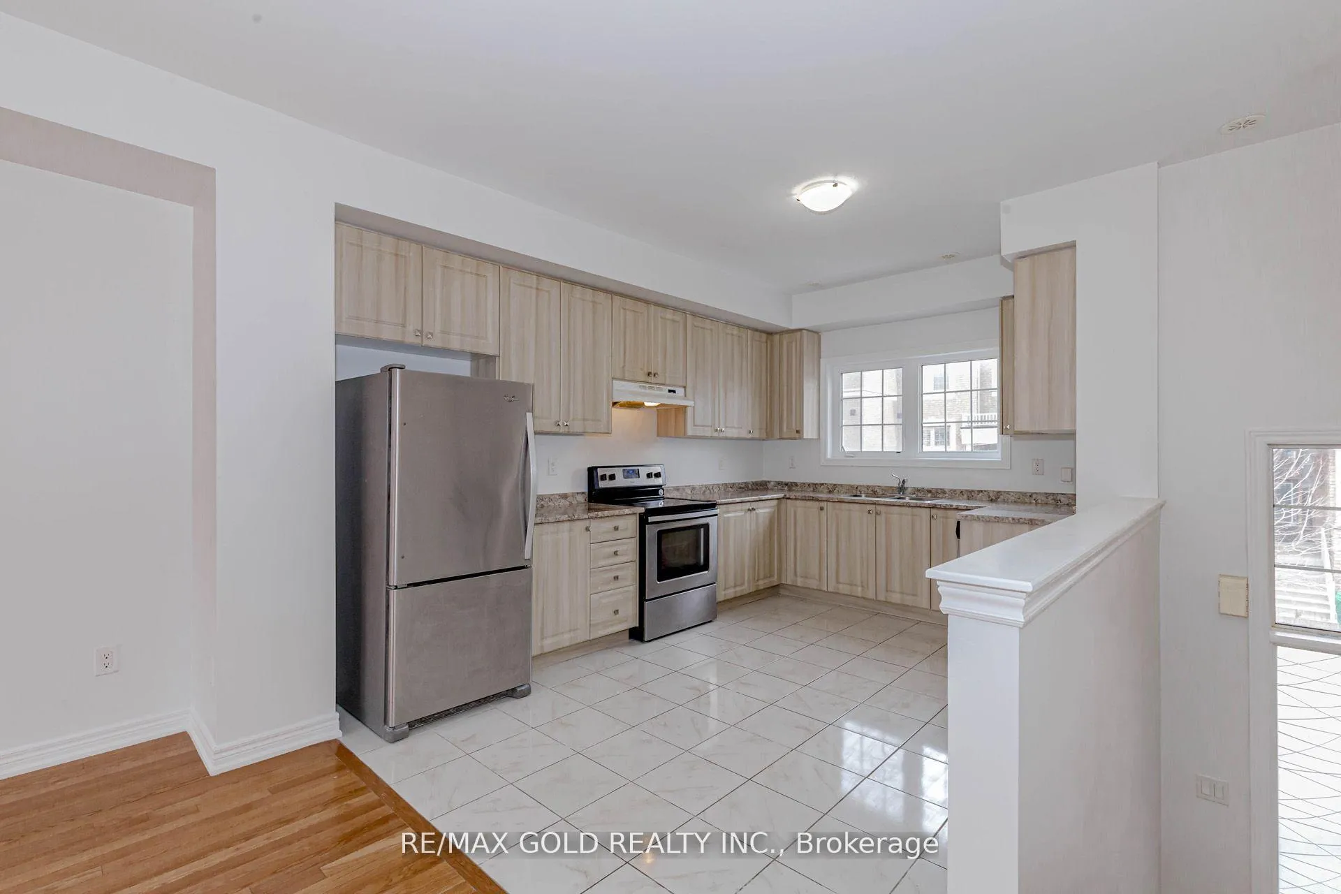Photo 7 of 6 Botanical Avenue, Brampton, Credit Valley — HOMEH