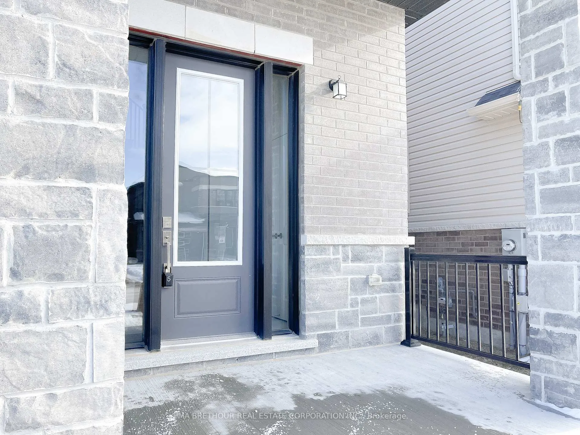 Photo 2 of 2089 Chris Mason Street, Oshawa, Kedron — HOMEH