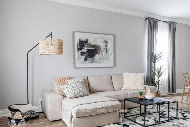 Photo 9 of 55 Glendale Avenue N, Hamilton, Crown Point — HOMEH