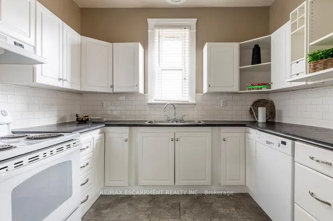 Photo 18 of 55 Glendale Avenue N, Hamilton, Crown Point — HOMEH