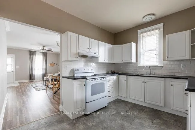 Photo 21 of 55 Glendale Avenue N, Hamilton, Crown Point — HOMEH