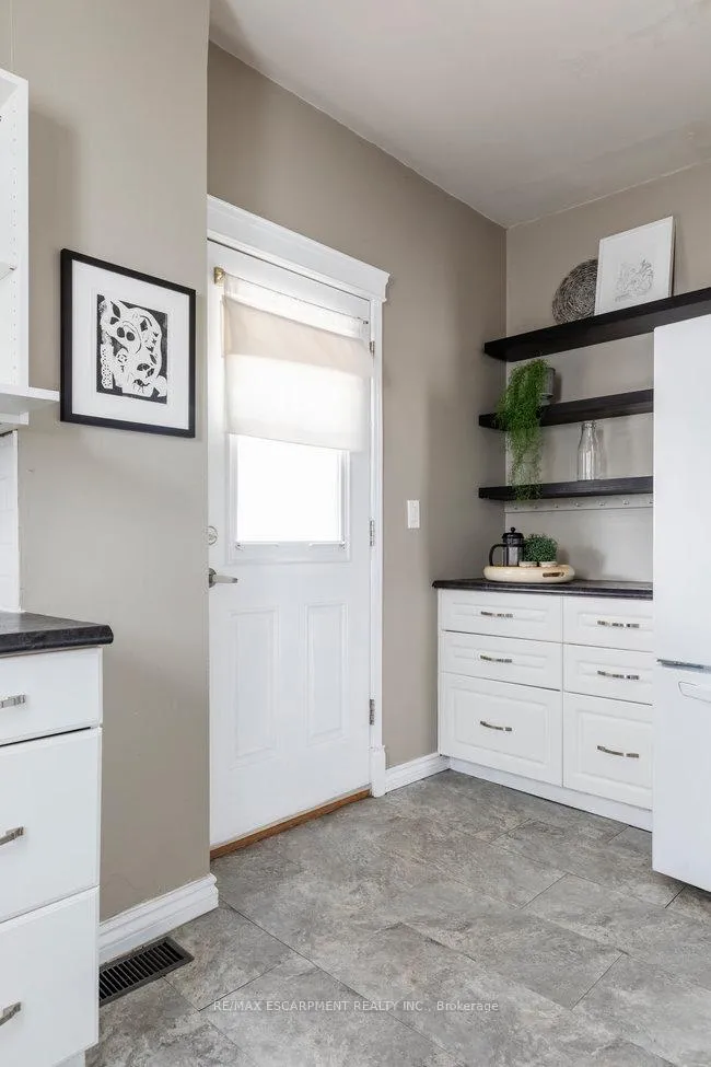Photo 22 of 55 Glendale Avenue N, Hamilton, Crown Point — HOMEH