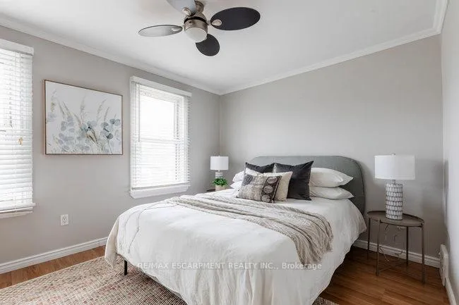 Photo 23 of 55 Glendale Avenue N, Hamilton, Crown Point — HOMEH
