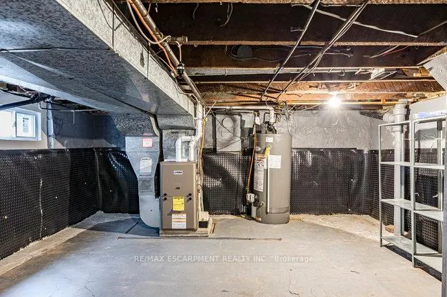 Photo 34 of 55 Glendale Avenue N, Hamilton, Crown Point — HOMEH