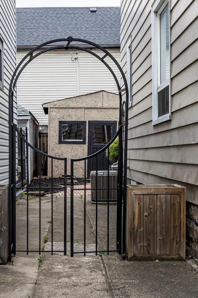 Photo 44 of 55 Glendale Avenue N, Hamilton, Crown Point — HOMEH