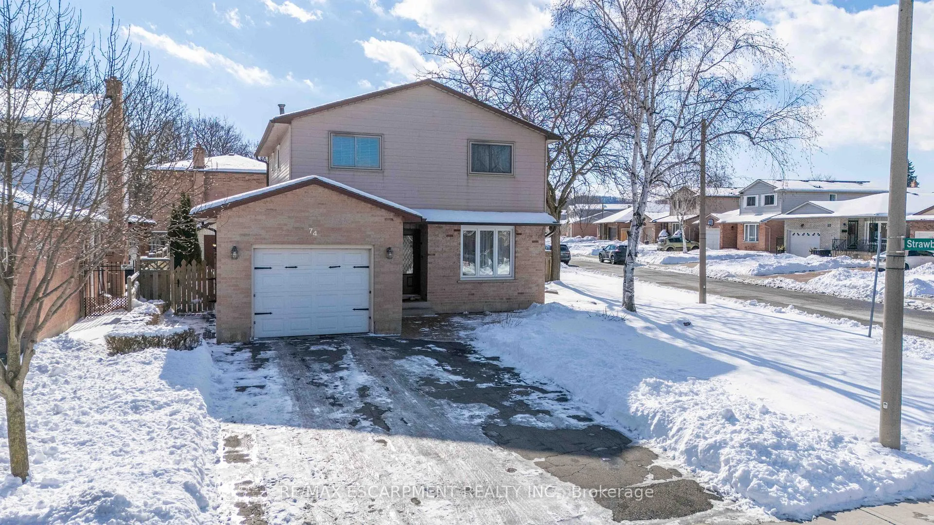 Photo 2 of 74 Huckleberry Place, Hamilton, Riverdale — HOMEH