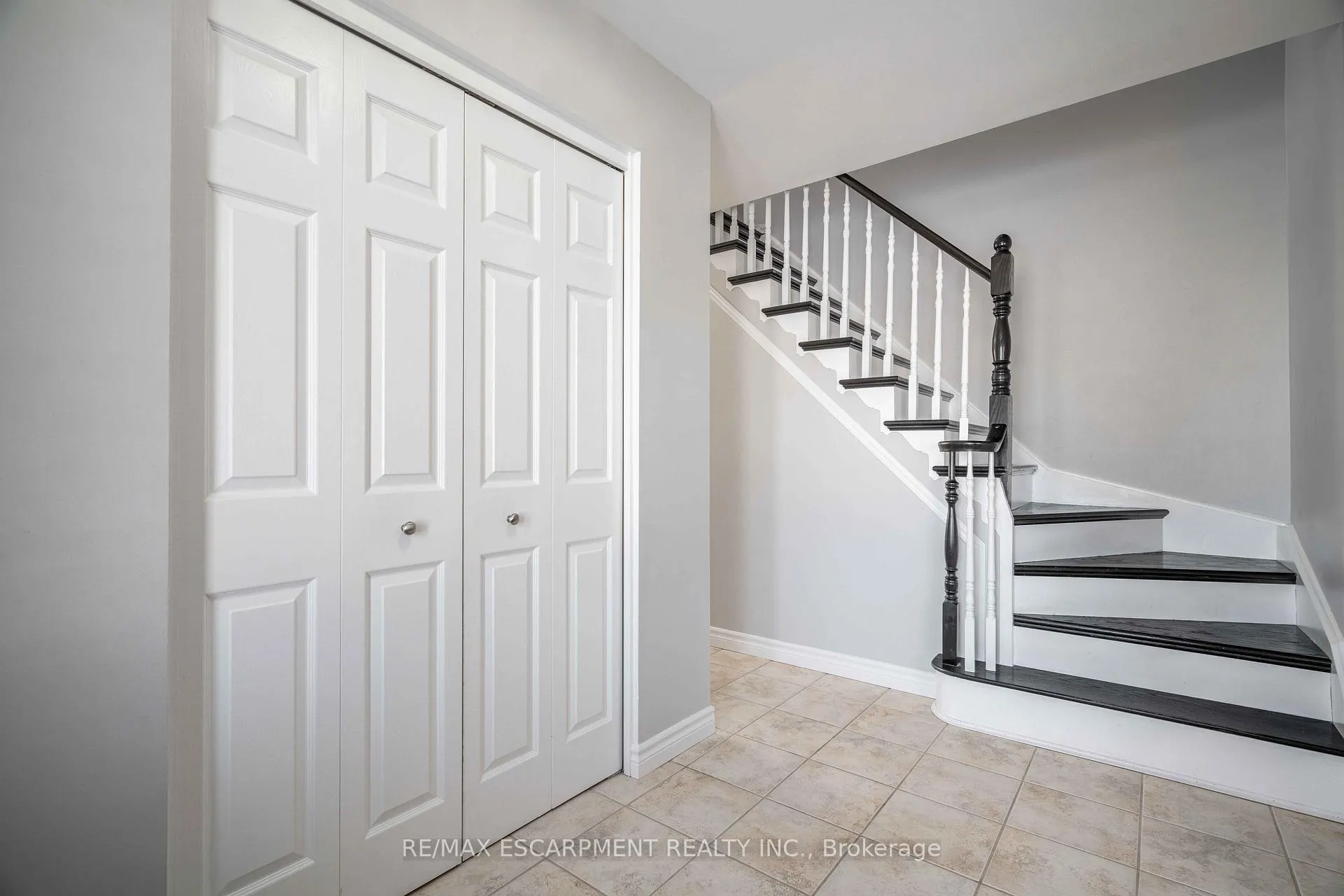 Photo 7 of 74 Huckleberry Place, Hamilton, Riverdale — HOMEH
