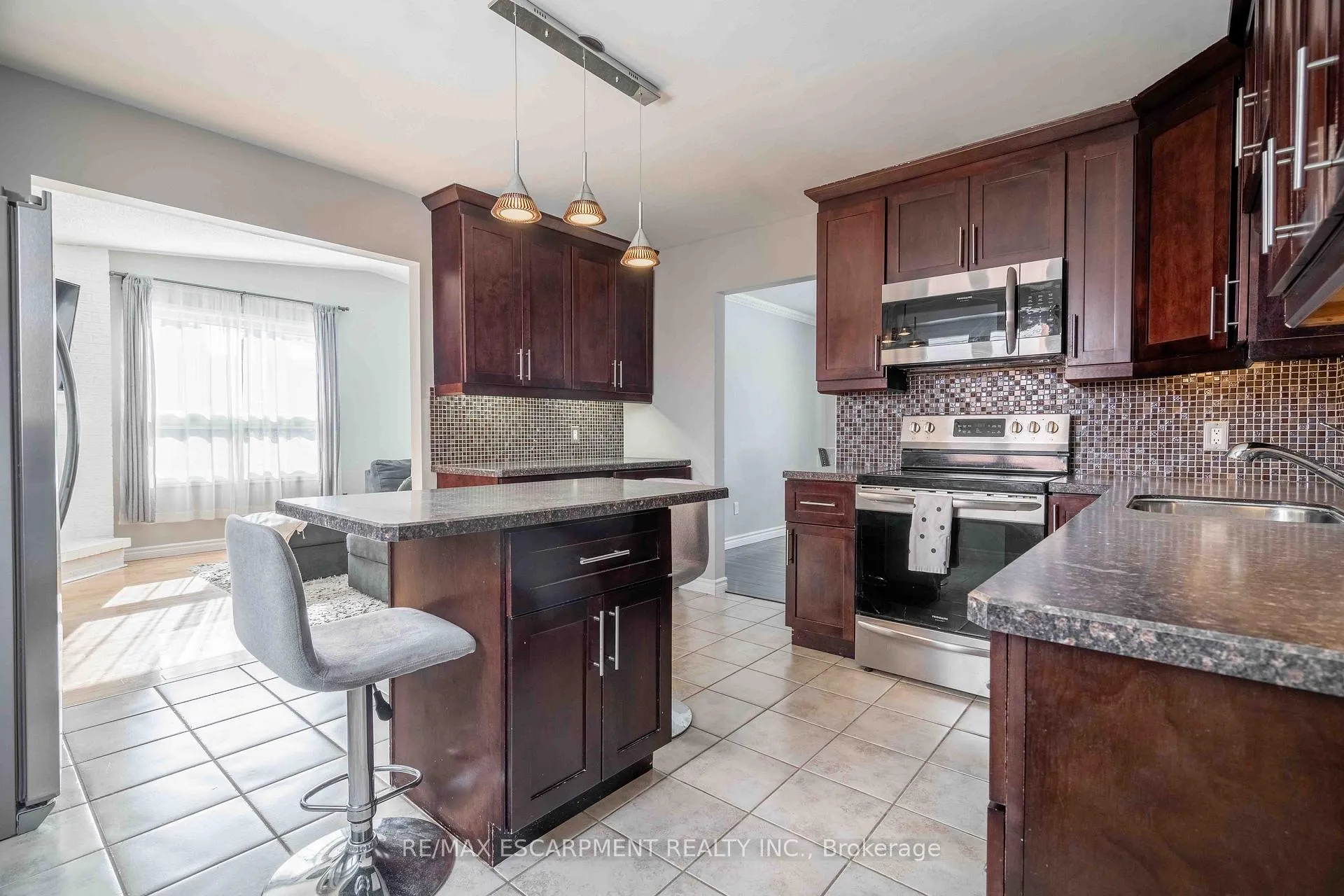Photo 13 of 74 Huckleberry Place, Hamilton, Riverdale — HOMEH