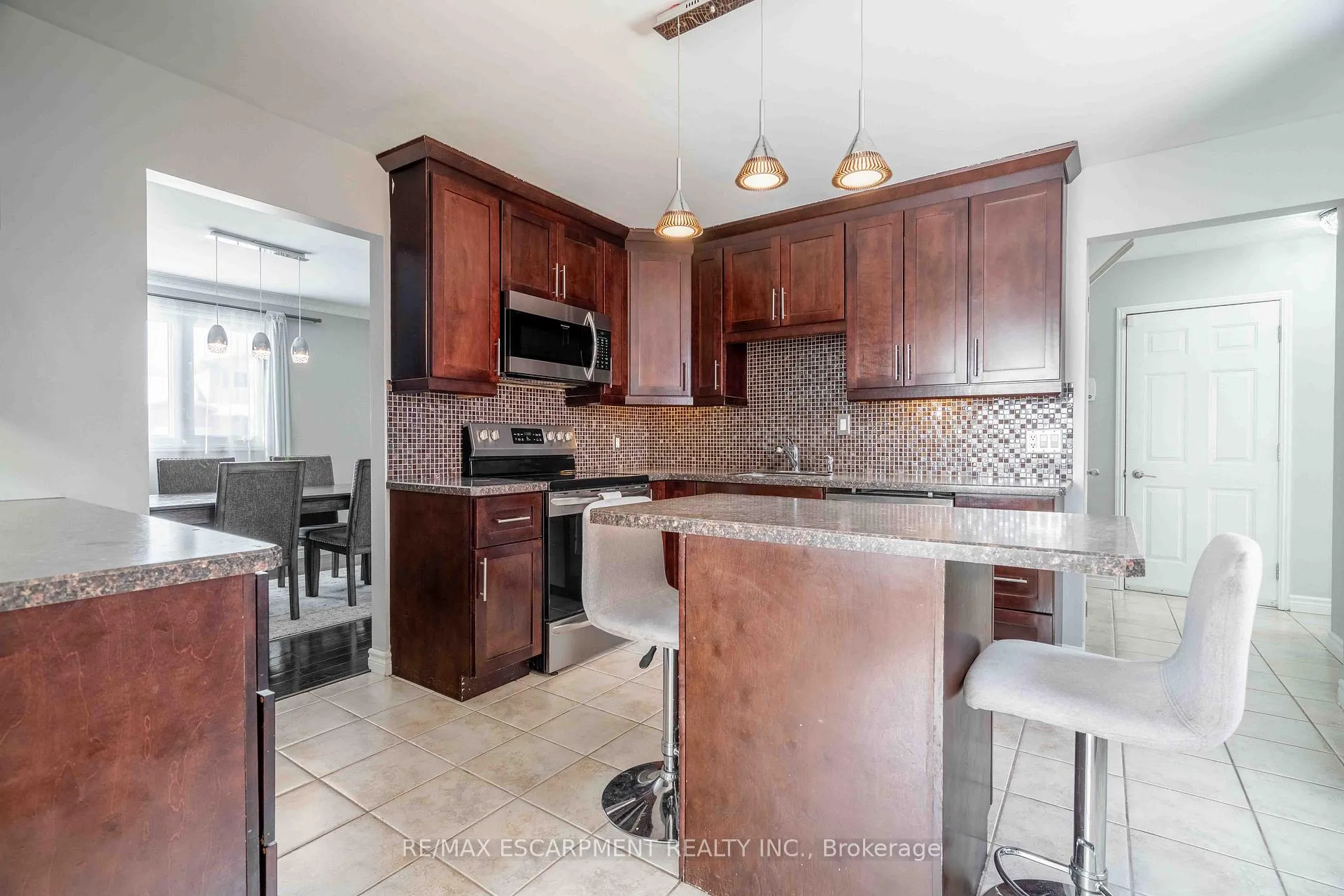 Photo 16 of 74 Huckleberry Place, Hamilton, Riverdale — HOMEH