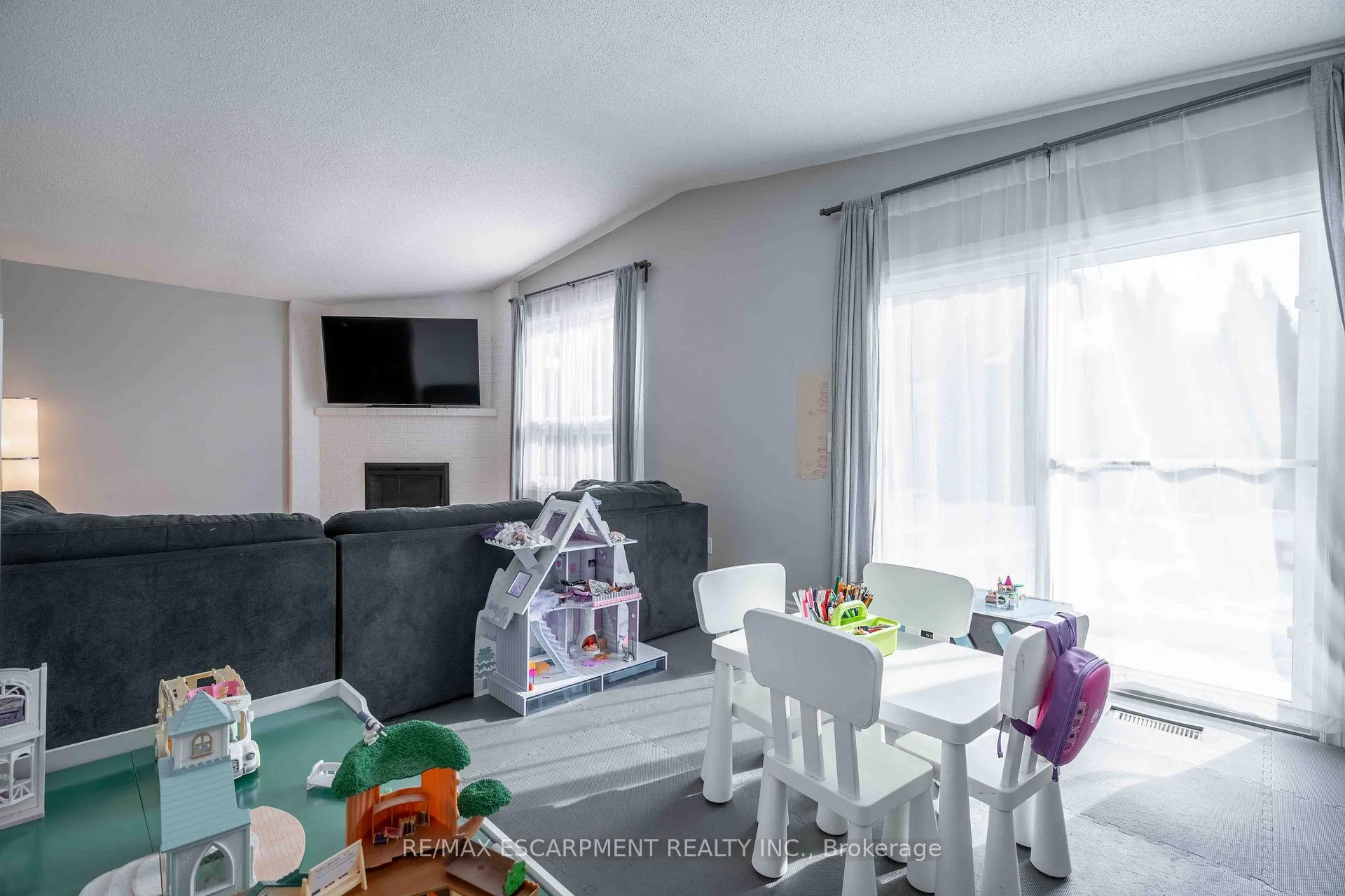 Photo 18 of 74 Huckleberry Place, Hamilton, Riverdale — HOMEH