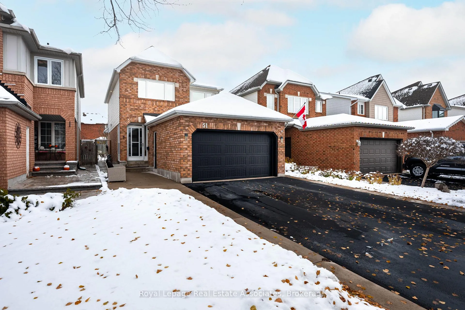 Photo 2 of 51 Curry Crescent, Halton Hills, Georgetown — HOMEH