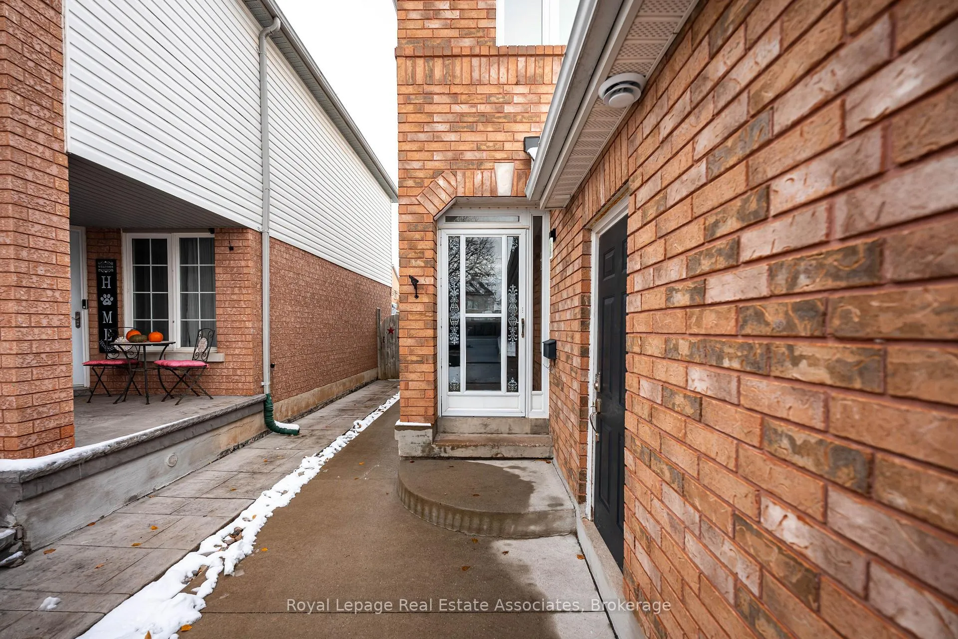 Photo 3 of 51 Curry Crescent, Halton Hills, Georgetown — HOMEH
