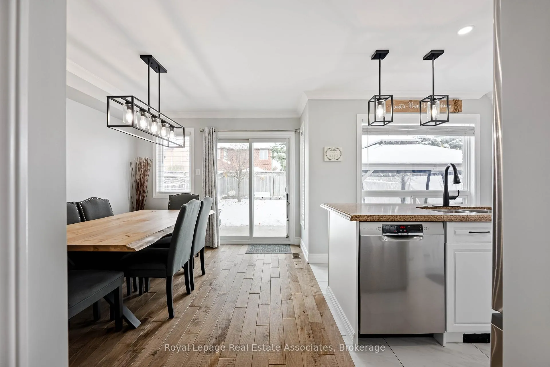 Photo 9 of 51 Curry Crescent, Halton Hills, Georgetown — HOMEH