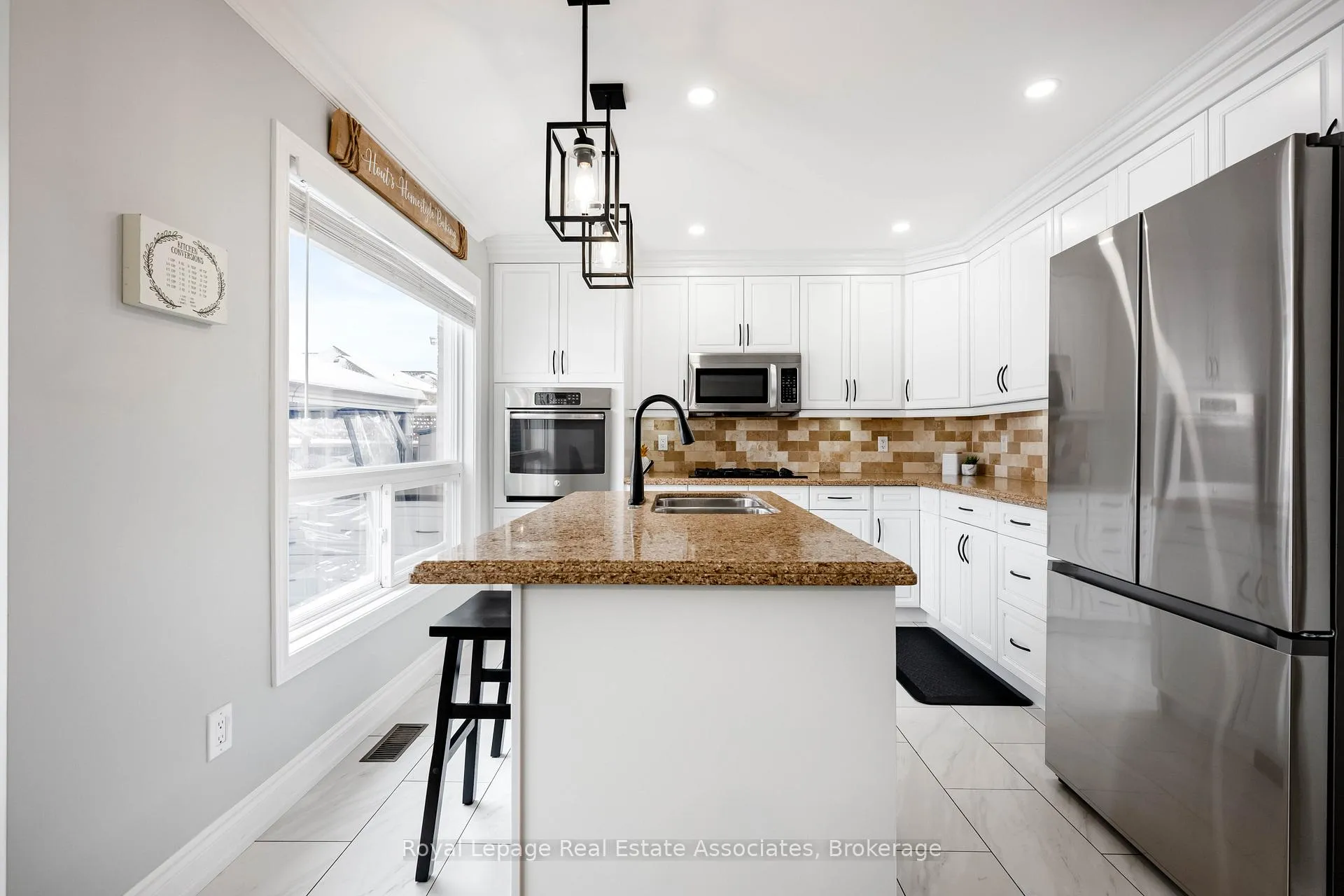 Photo 12 of 51 Curry Crescent, Halton Hills, Georgetown — HOMEH