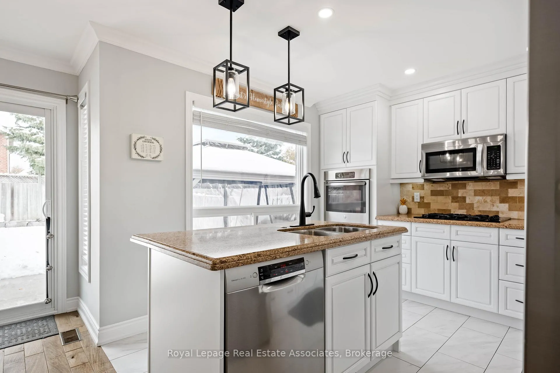 Photo 13 of 51 Curry Crescent, Halton Hills, Georgetown — HOMEH