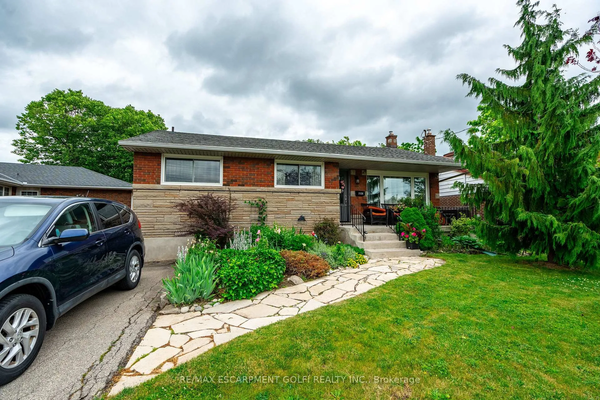 Photo 3 of 7126 Roger Crescent, Niagara Falls, Arad/Fallsview — HOMEH