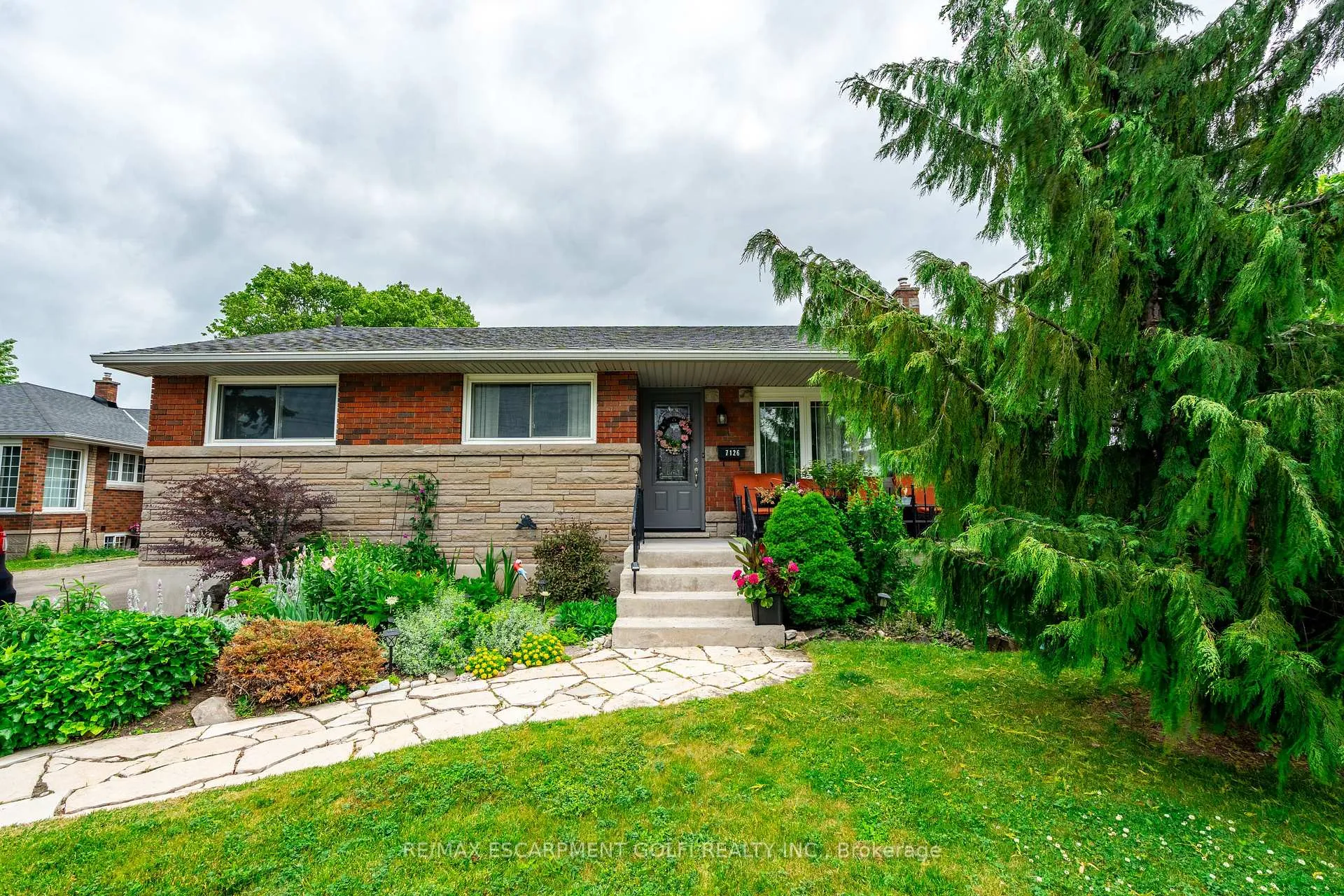 Photo 4 of 7126 Roger Crescent, Niagara Falls, Arad/Fallsview — HOMEH