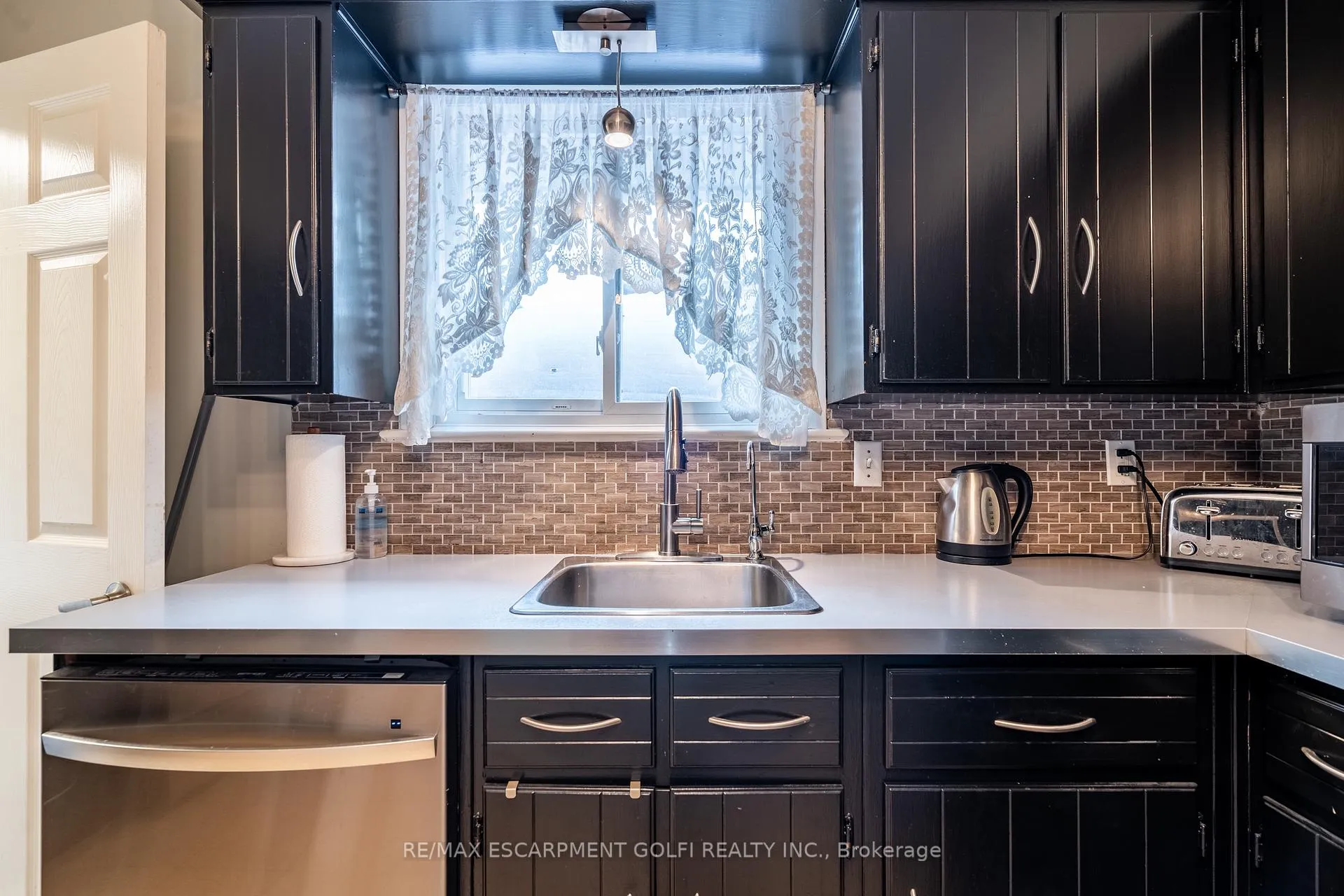 Photo 13 of 7126 Roger Crescent, Niagara Falls, Arad/Fallsview — HOMEH
