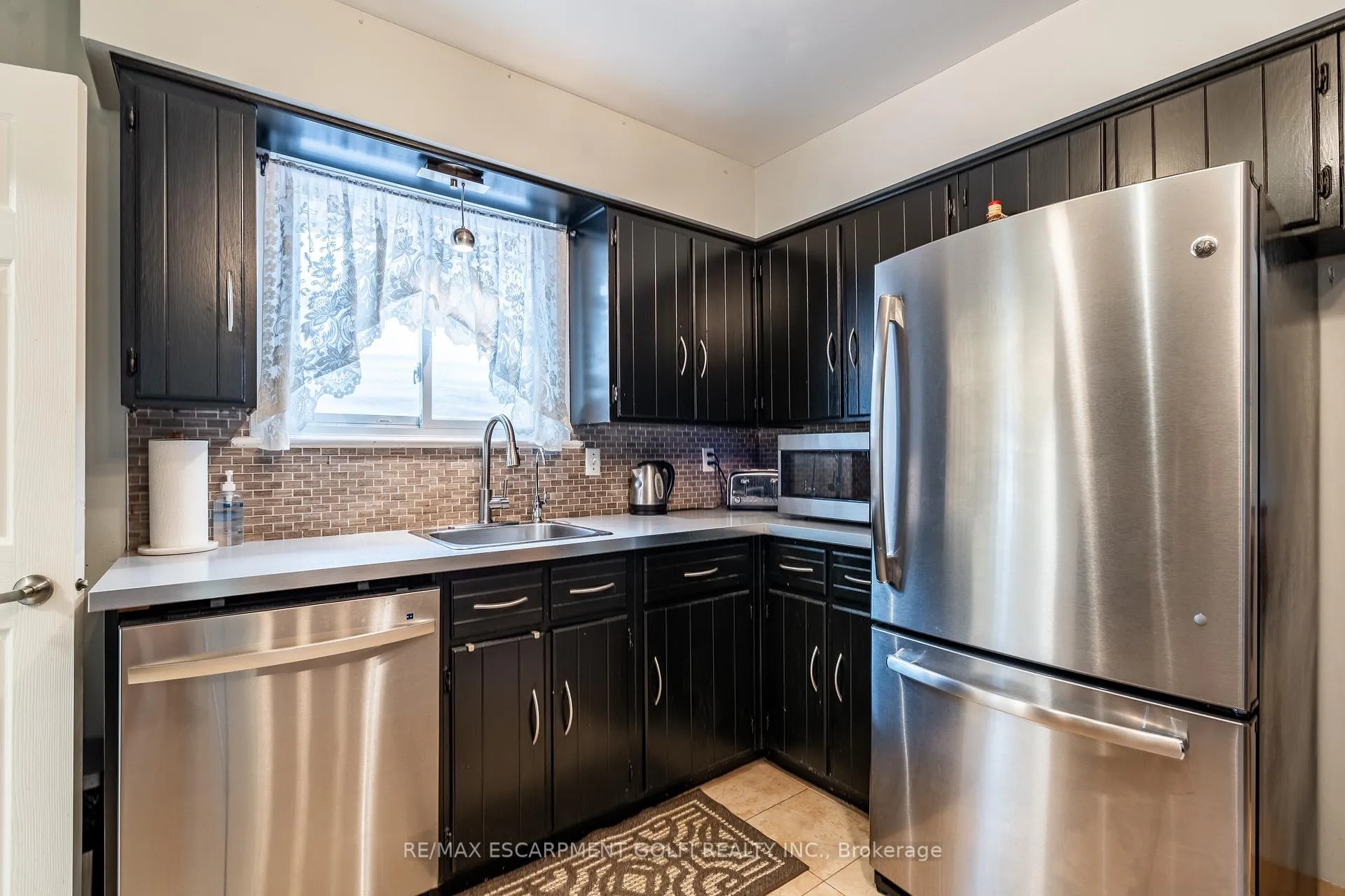 Photo 14 of 7126 Roger Crescent, Niagara Falls, Arad/Fallsview — HOMEH