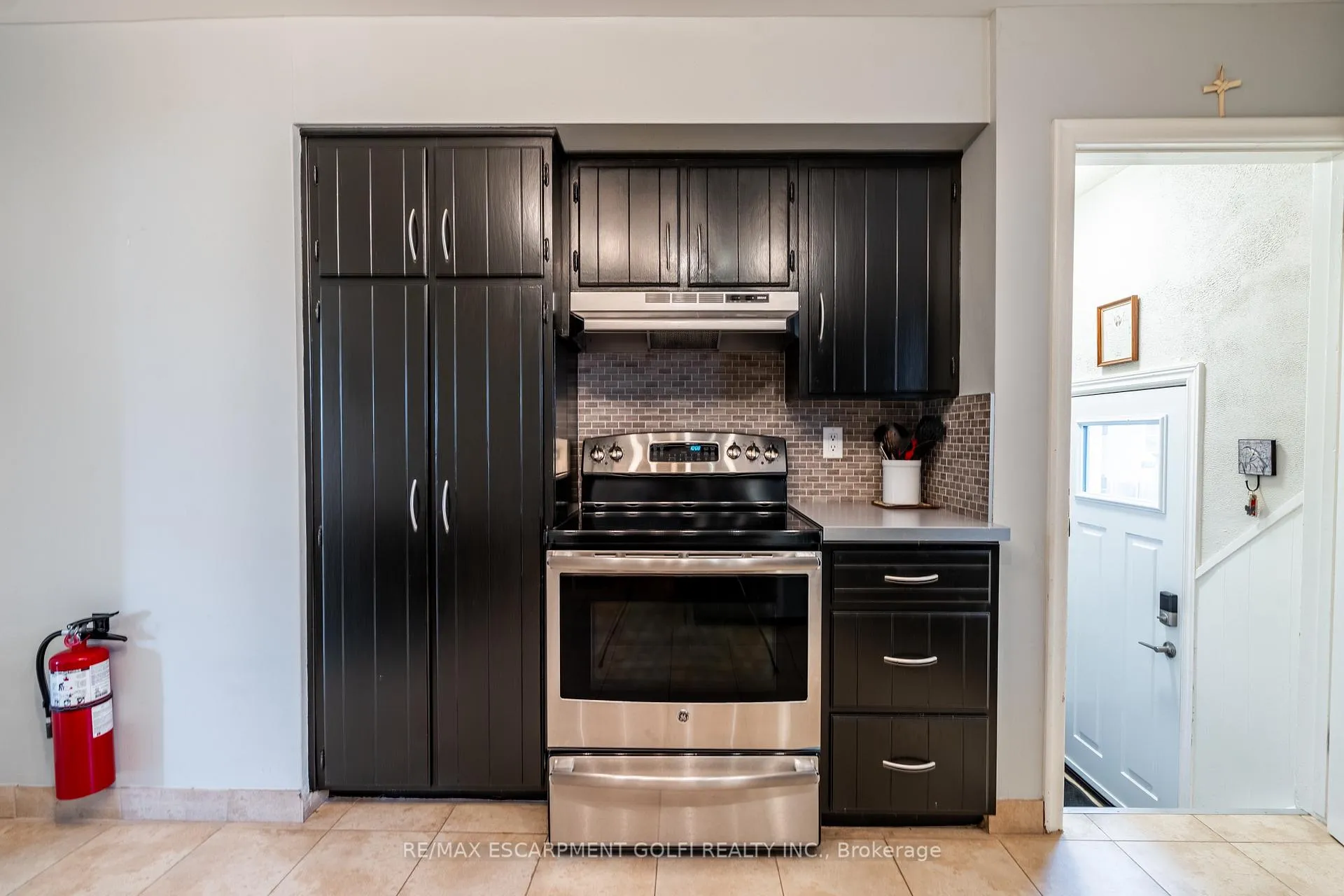Photo 15 of 7126 Roger Crescent, Niagara Falls, Arad/Fallsview — HOMEH