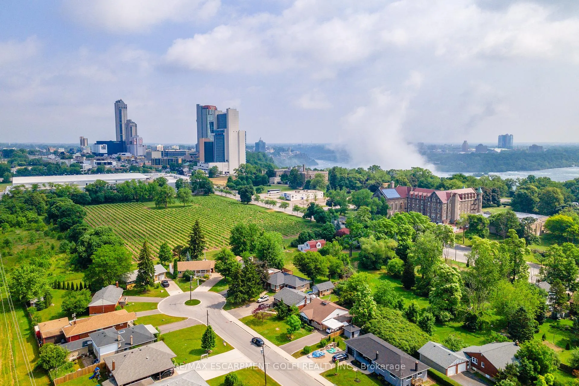 Photo 38 of 7126 Roger Crescent, Niagara Falls, Arad/Fallsview — HOMEH