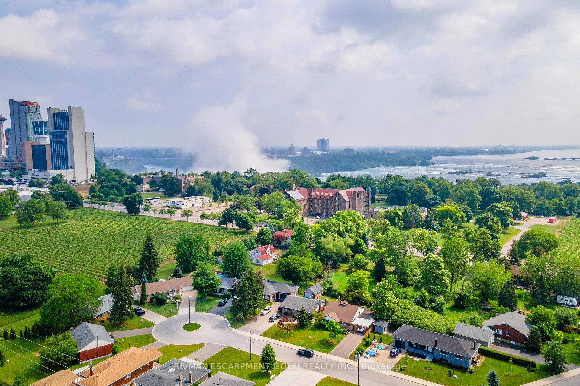 Photo 39 of 7126 Roger Crescent, Niagara Falls, Arad/Fallsview — HOMEH