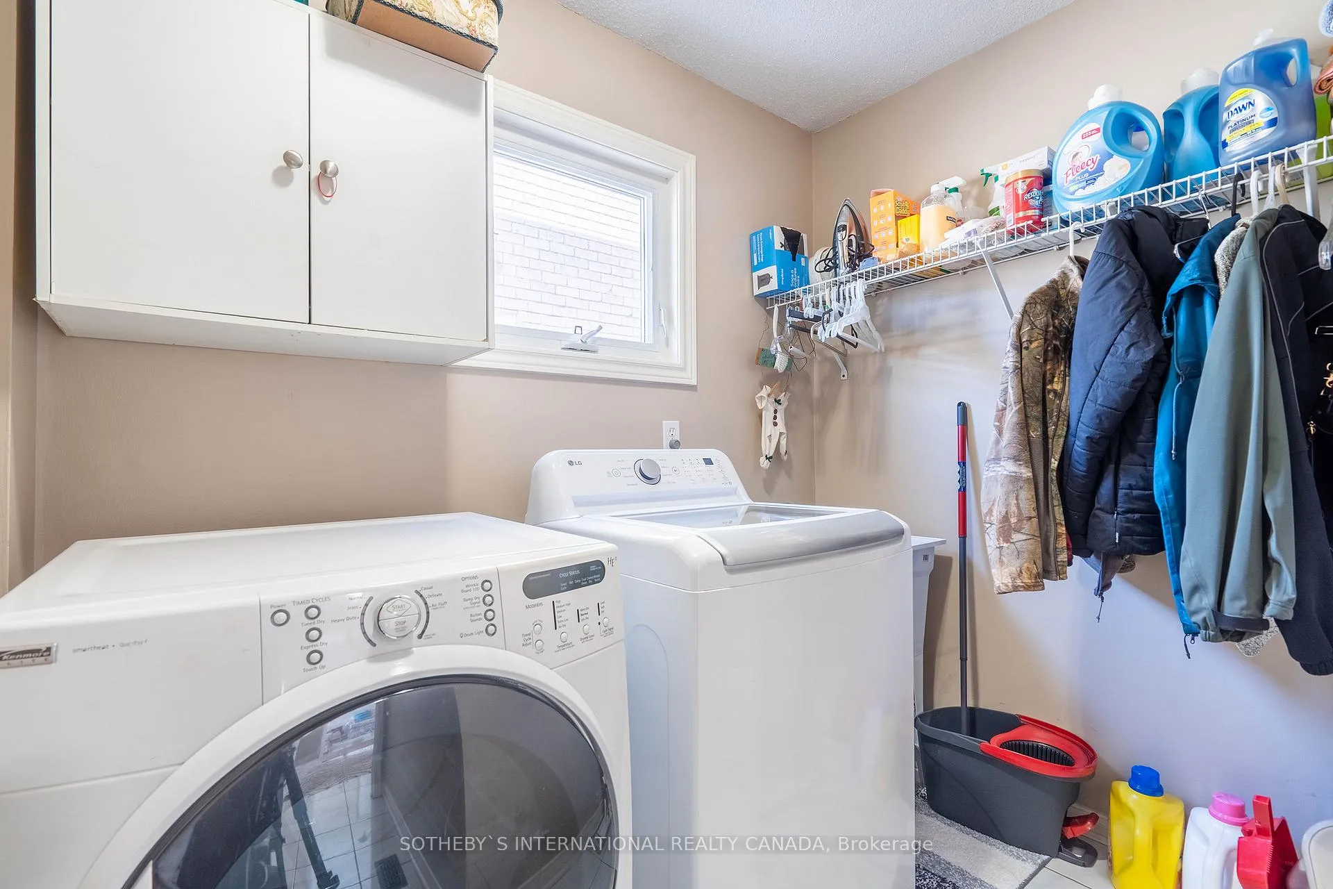 Photo 8 of 12 Duggan Drive, Brampton, Fletcher's West — HOMEH