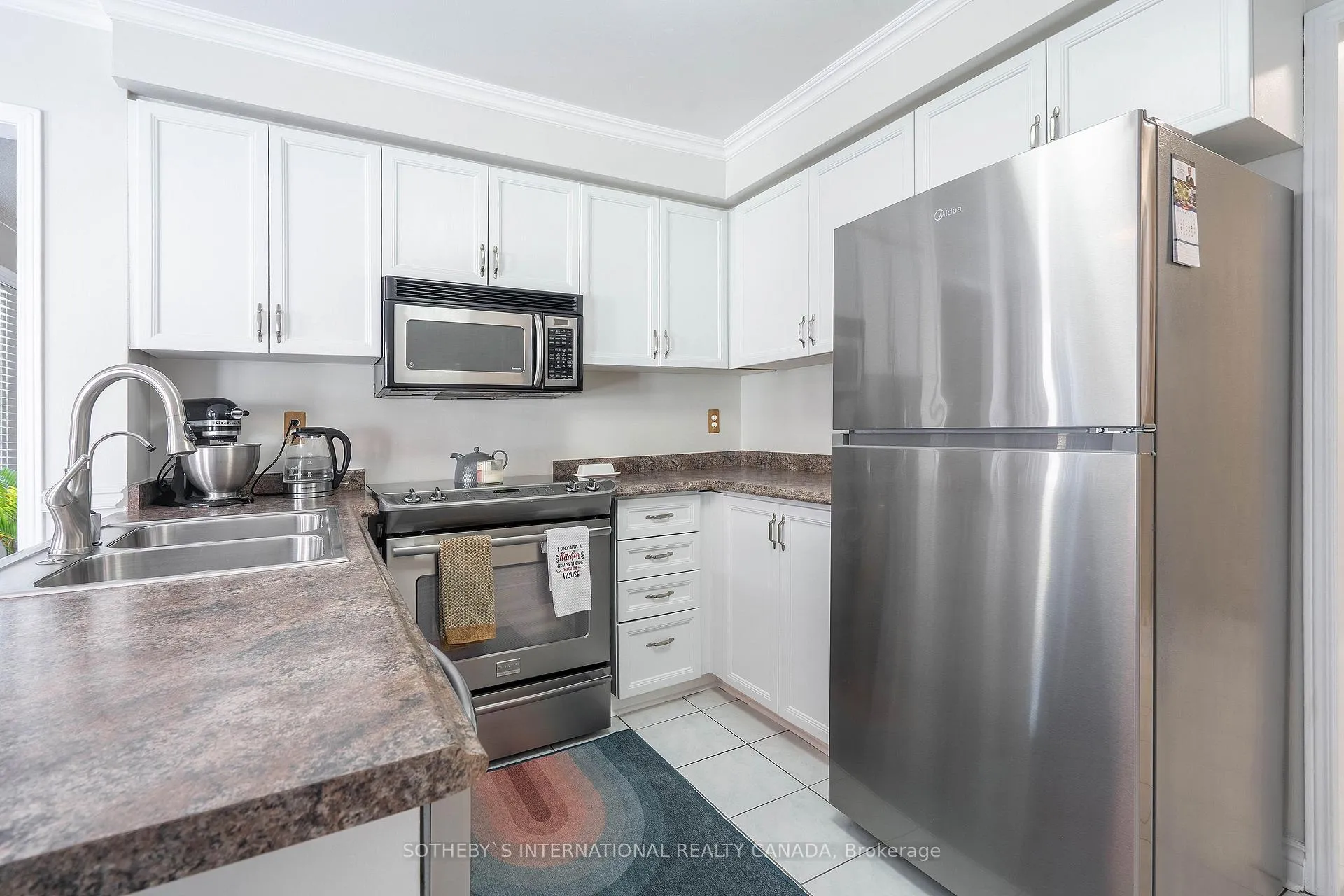 Photo 13 of 12 Duggan Drive, Brampton, Fletcher's West — HOMEH