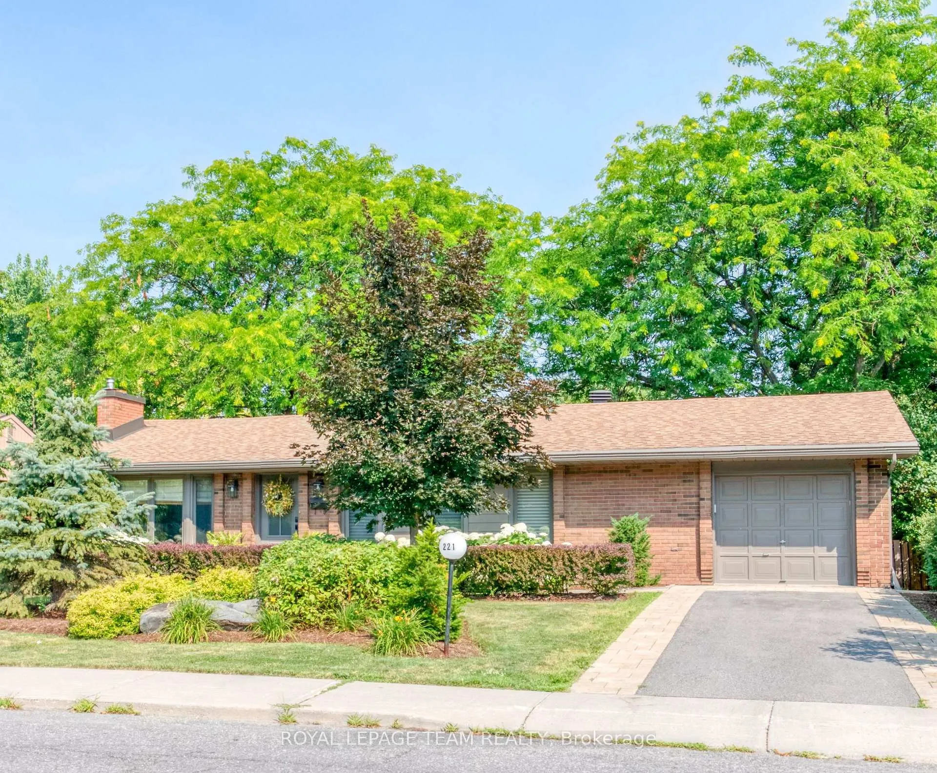 Front of 221 Penfield Drive W