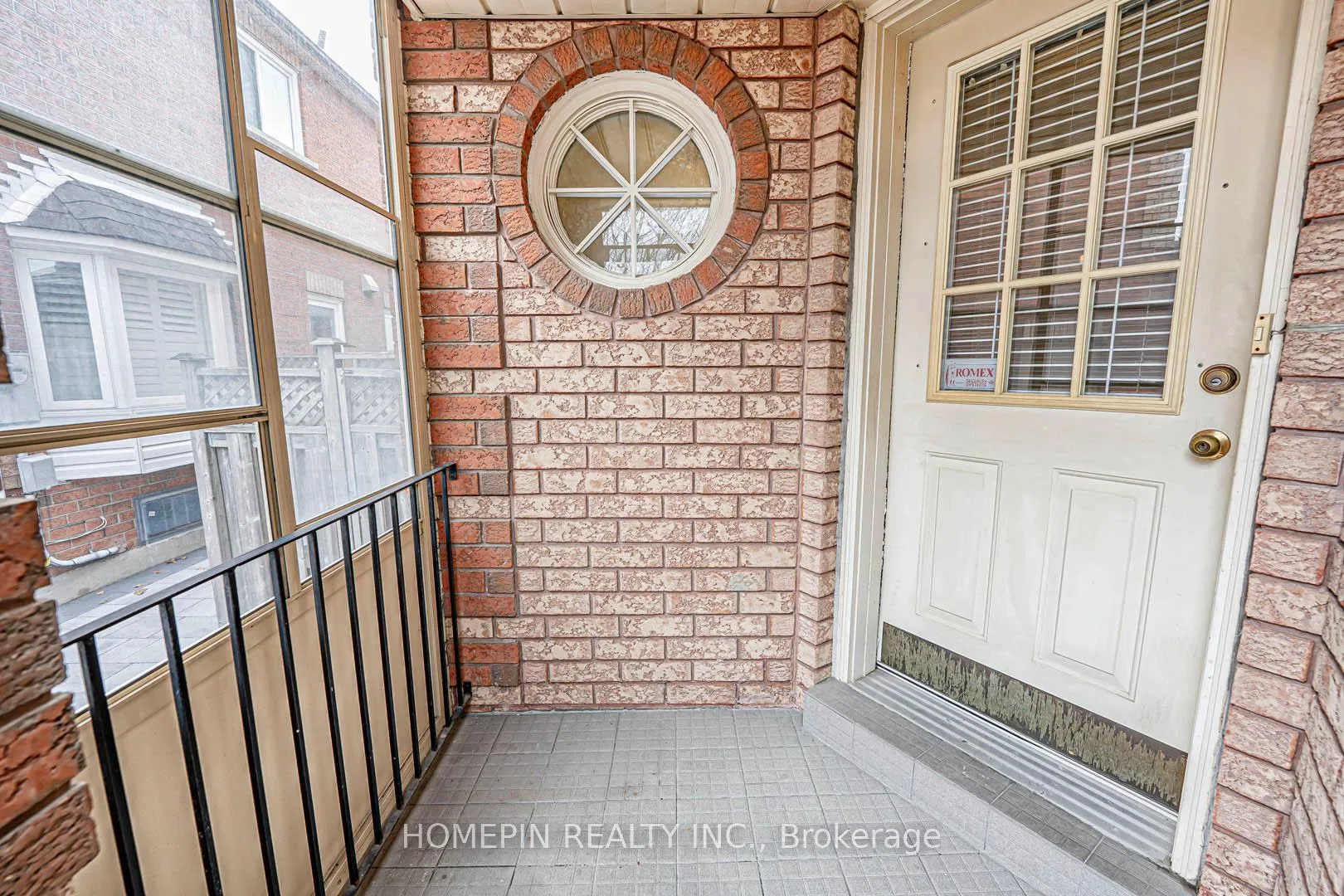 Photo 2 of 28 Marley Court, Markham, Middlefield — HOMEH