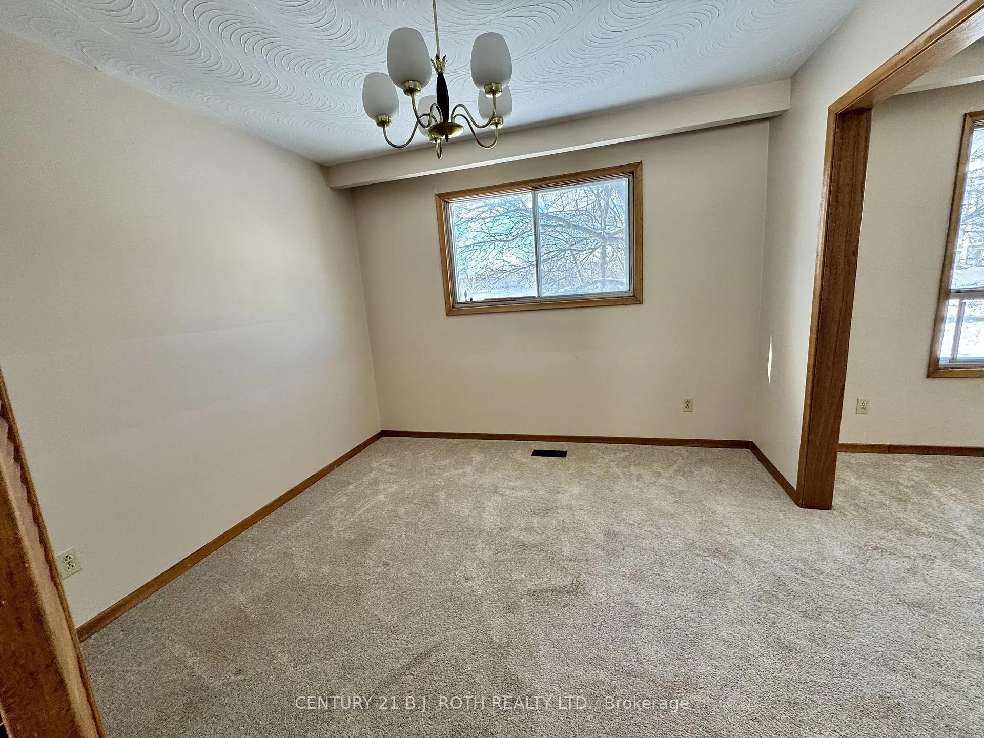 Photo 6 of 915 Taunton Road E, Whitby, Rolling Acres — HOMEH