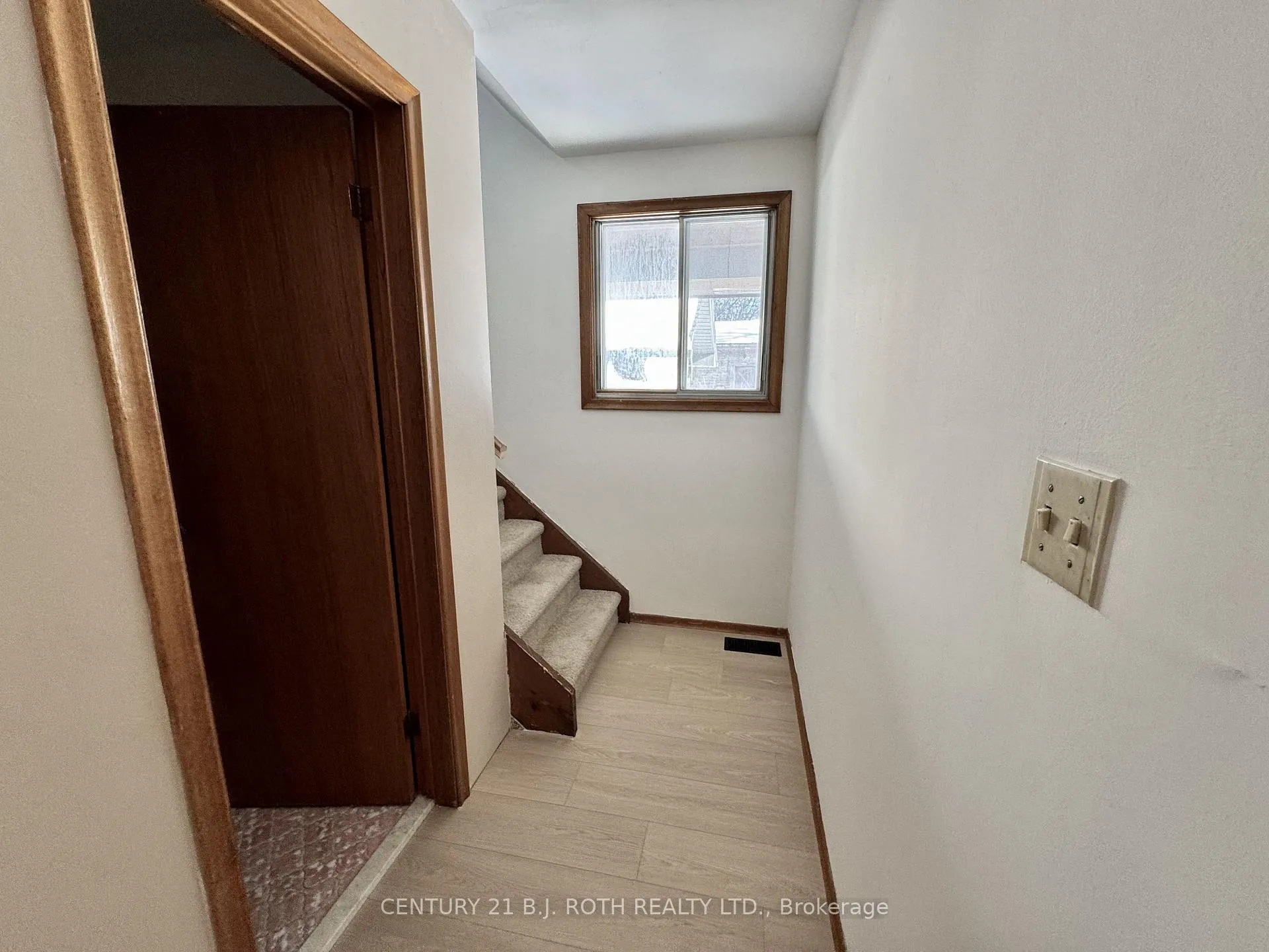 Photo 8 of 915 Taunton Road E, Whitby, Rolling Acres — HOMEH