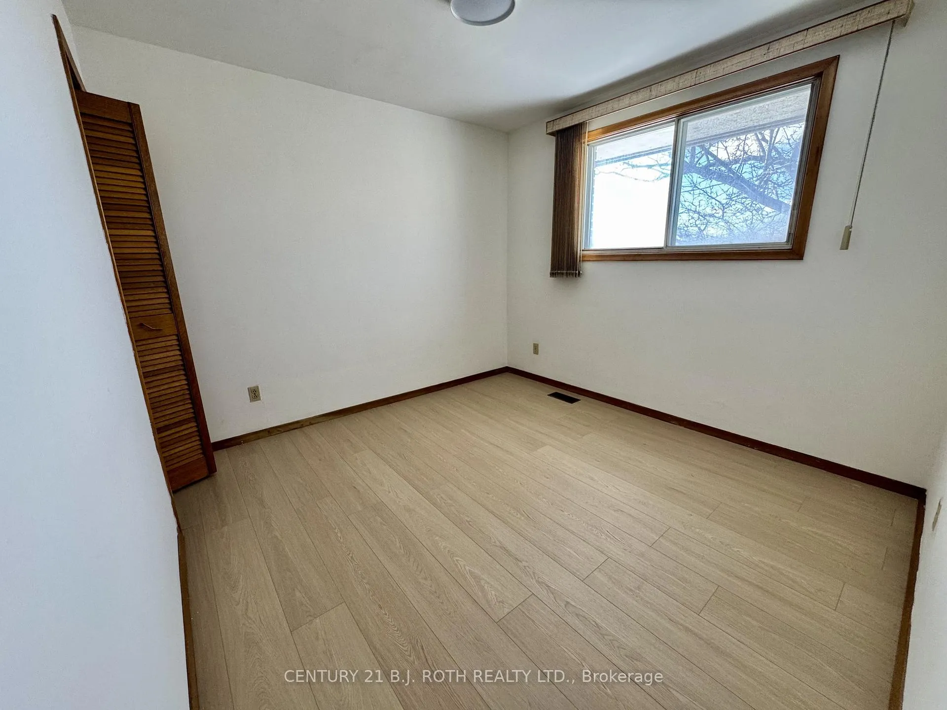 Photo 10 of 915 Taunton Road E, Whitby, Rolling Acres — HOMEH