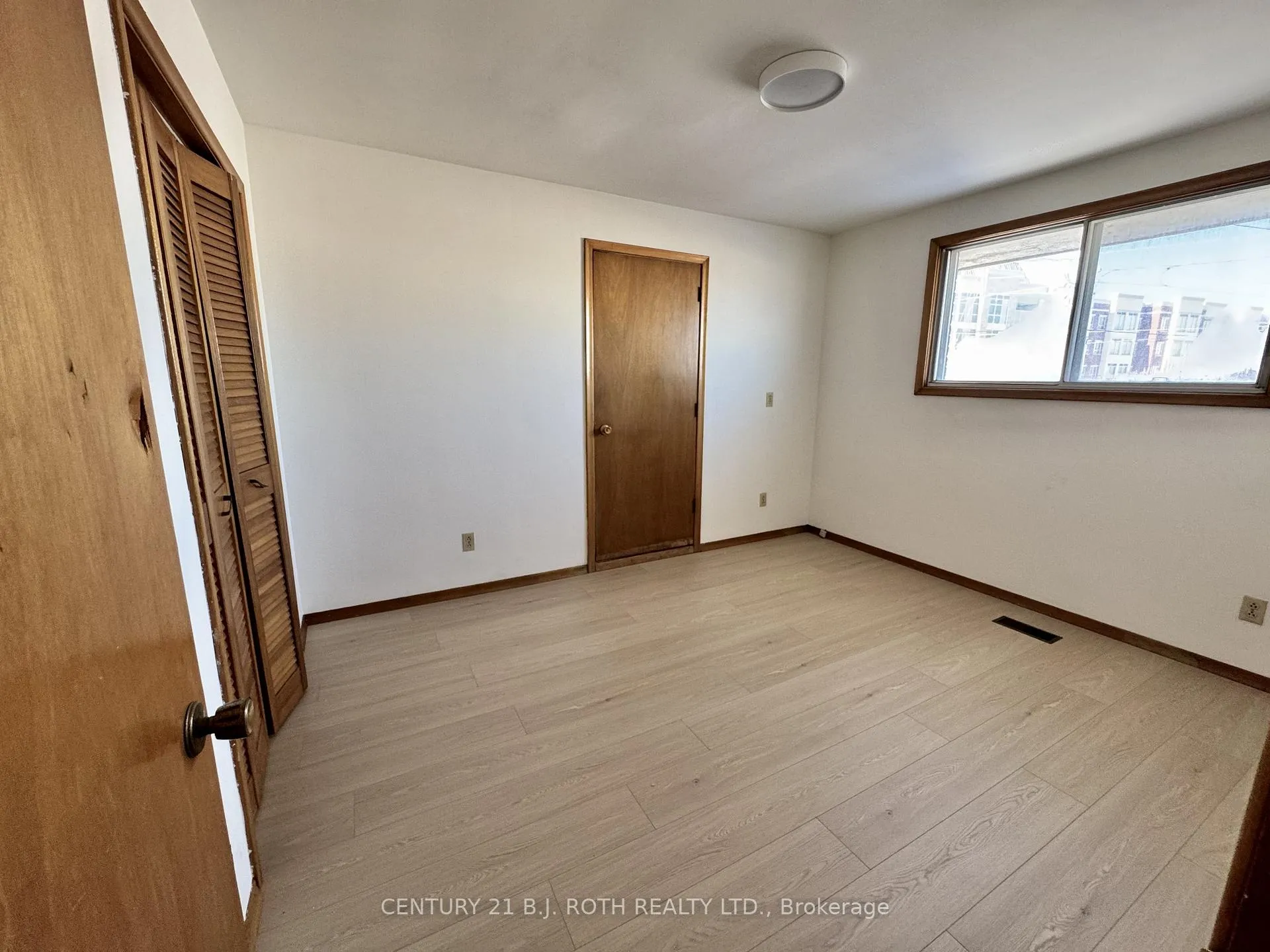 Photo 11 of 915 Taunton Road E, Whitby, Rolling Acres — HOMEH