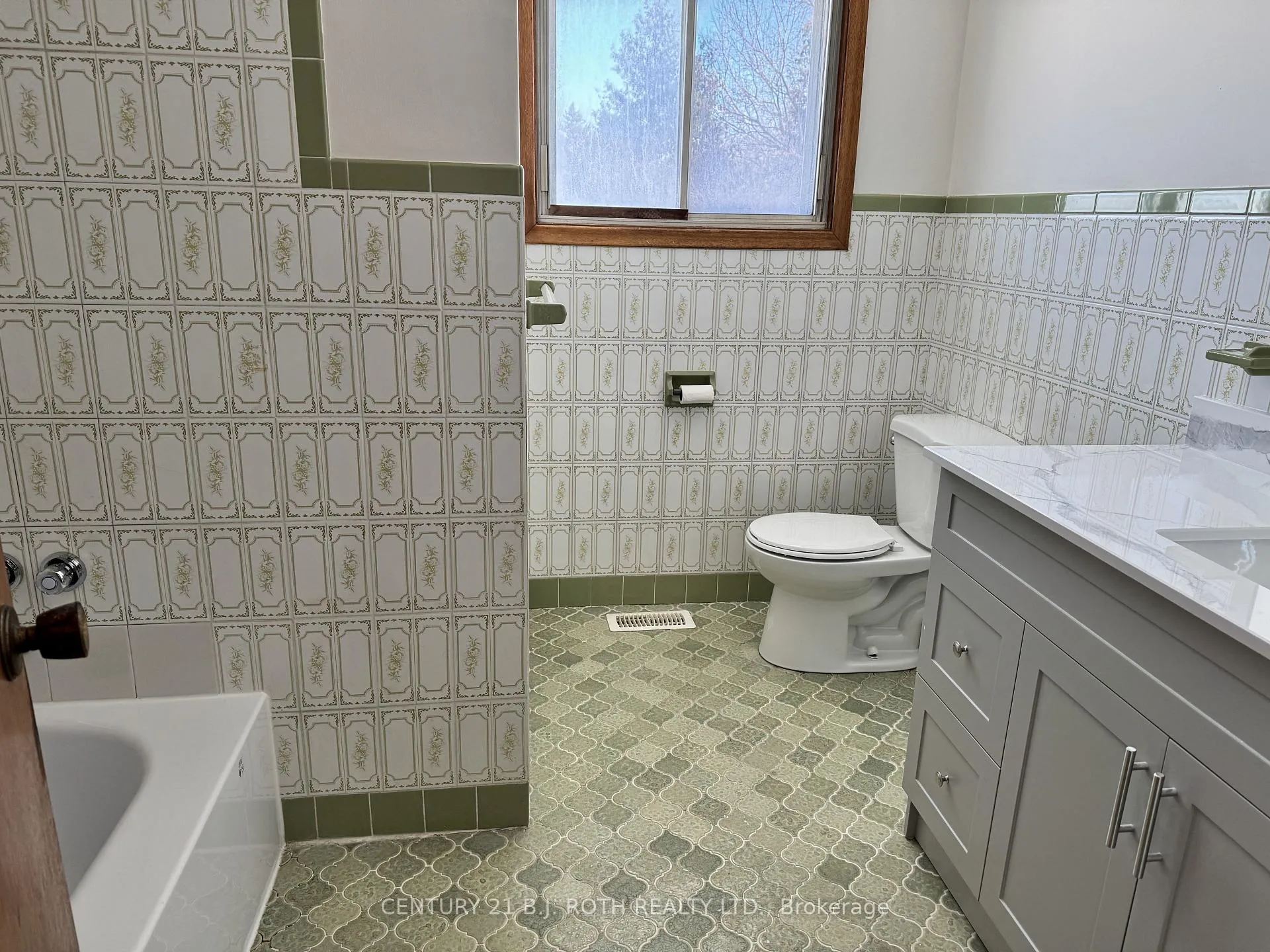 Photo 13 of 915 Taunton Road E, Whitby, Rolling Acres — HOMEH