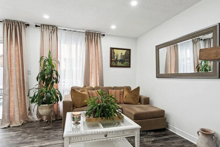 Photo 3 of 56 Mount Fuji Crescent, Brampton, Sandringham-Wellington North — HOMEH