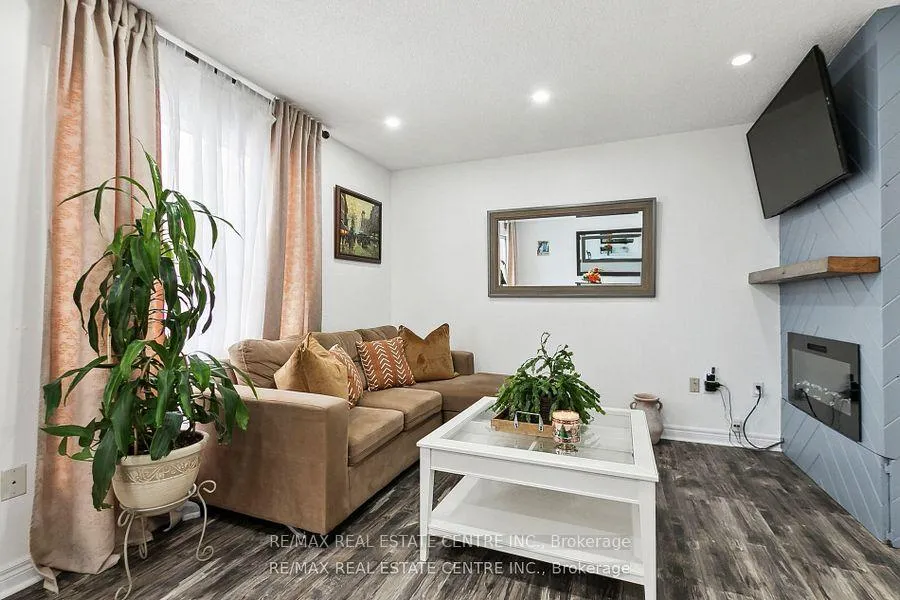 Photo 4 of 56 Mount Fuji Crescent, Brampton, Sandringham-Wellington North — HOMEH