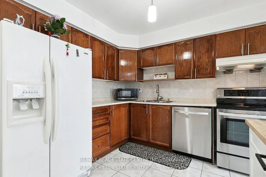 Photo 9 of 56 Mount Fuji Crescent, Brampton, Sandringham-Wellington North — HOMEH