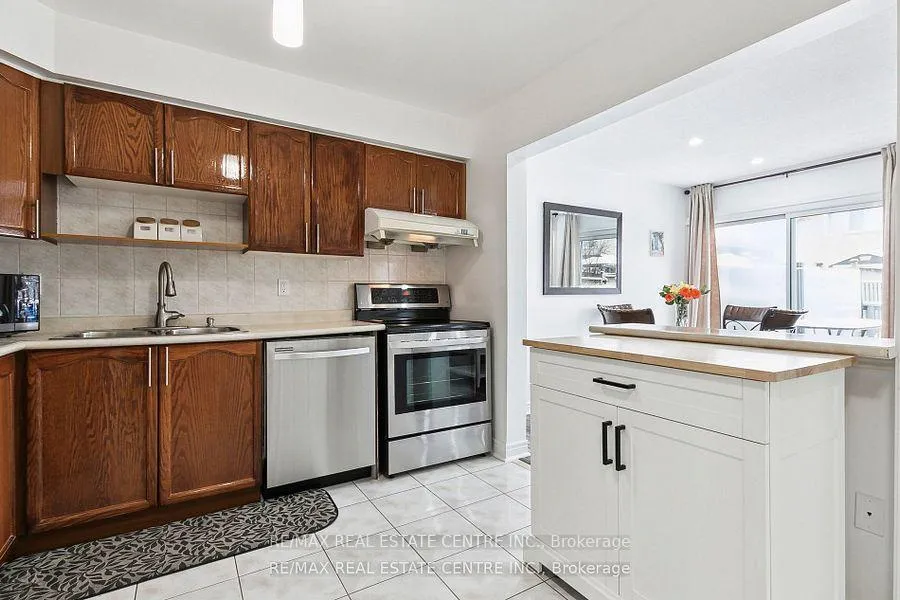 Photo 10 of 56 Mount Fuji Crescent, Brampton, Sandringham-Wellington North — HOMEH