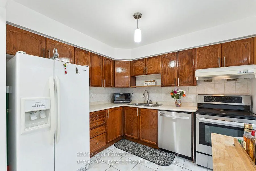 Photo 11 of 56 Mount Fuji Crescent, Brampton, Sandringham-Wellington North — HOMEH