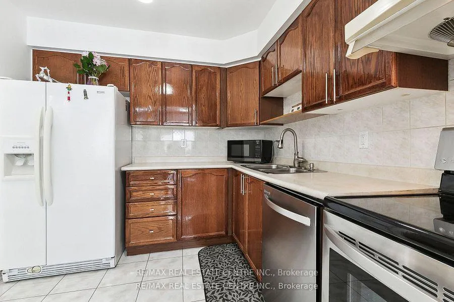 Photo 12 of 56 Mount Fuji Crescent, Brampton, Sandringham-Wellington North — HOMEH
