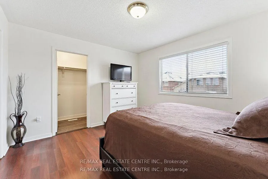 Photo 21 of 56 Mount Fuji Crescent, Brampton, Sandringham-Wellington North — HOMEH