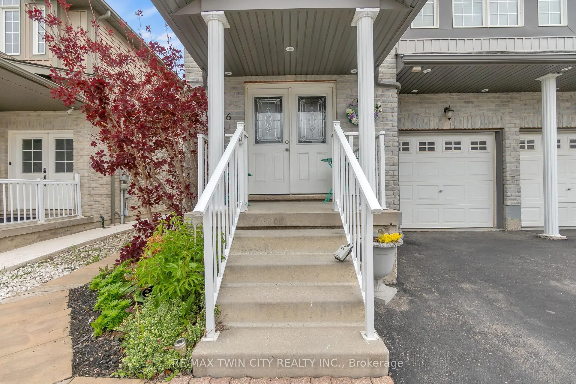 Photo 3 of 46 Woodbine Avenue, Kitchener — HOMEH