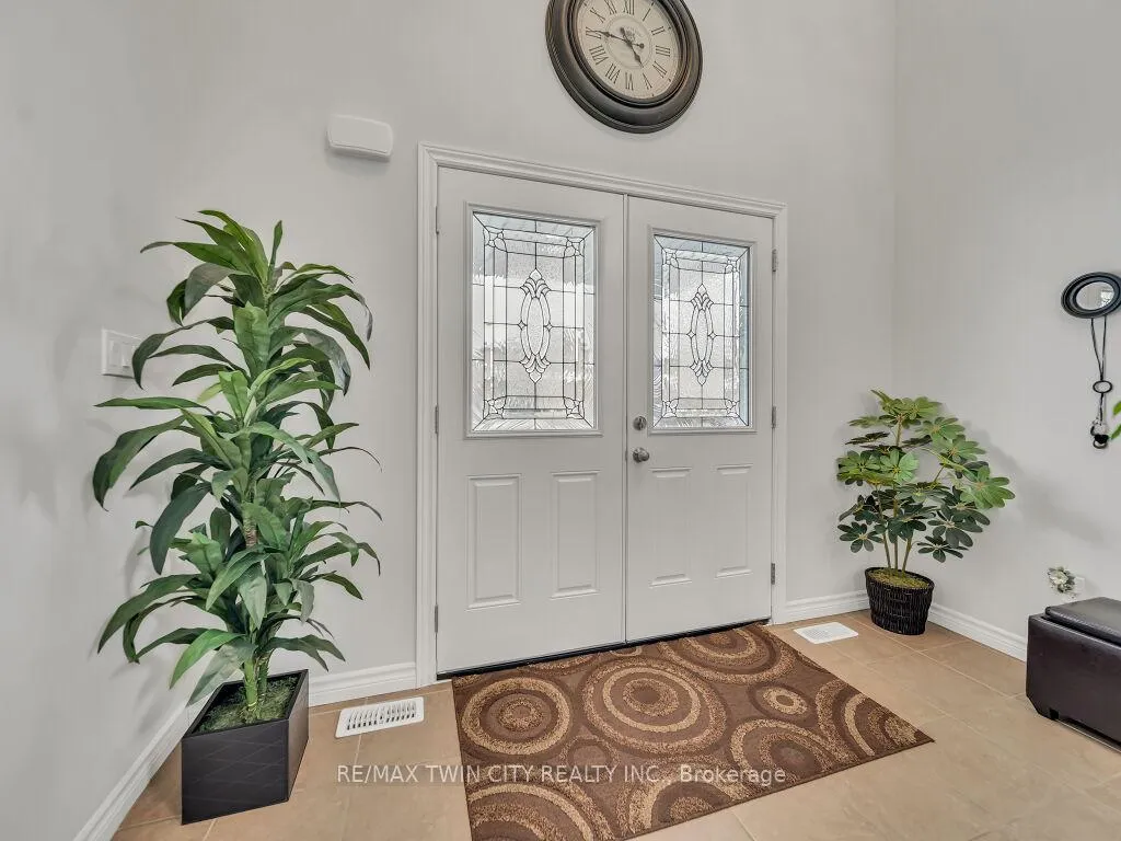 Photo 5 of 46 Woodbine Avenue, Kitchener — HOMEH