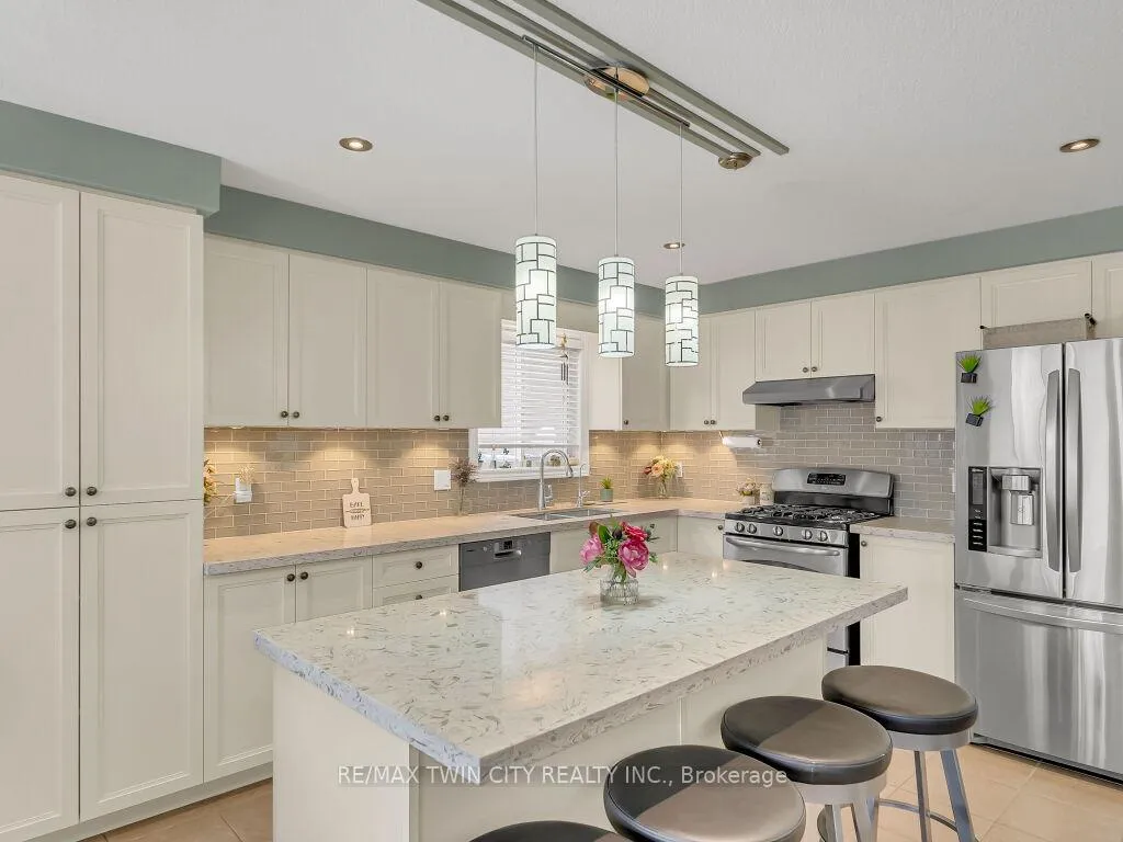 Photo 16 of 46 Woodbine Avenue, Kitchener — HOMEH