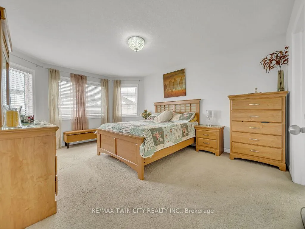 Photo 20 of 46 Woodbine Avenue, Kitchener — HOMEH