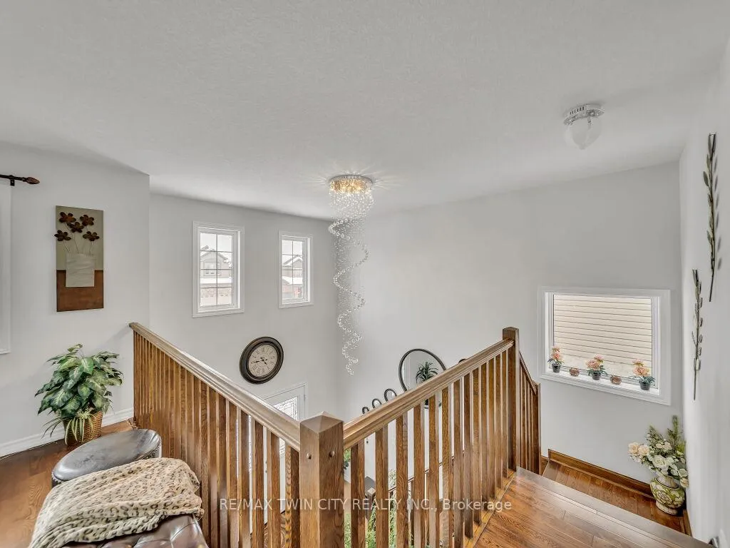Photo 23 of 46 Woodbine Avenue, Kitchener — HOMEH