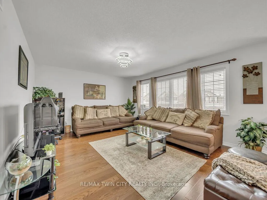 Photo 24 of 46 Woodbine Avenue, Kitchener — HOMEH