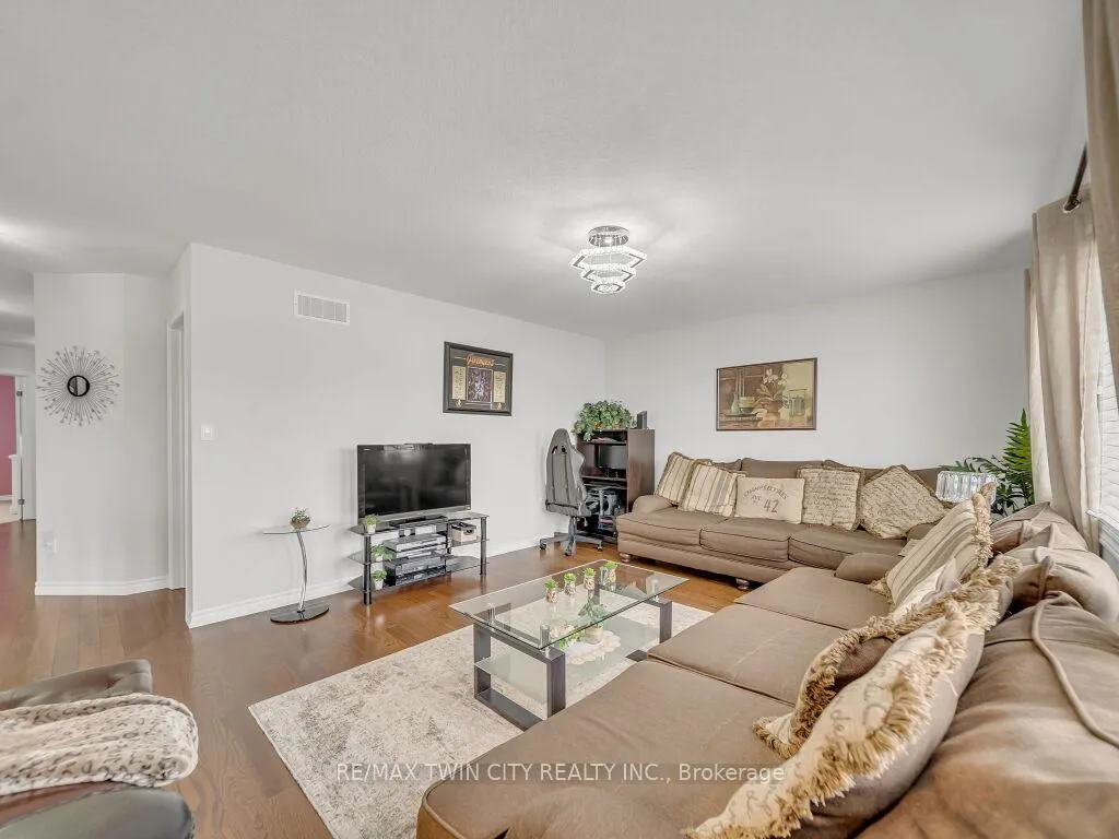 Photo 25 of 46 Woodbine Avenue, Kitchener — HOMEH