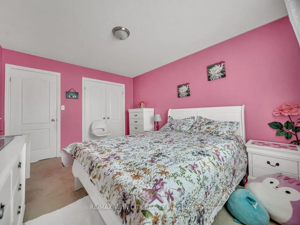 Photo 35 of 46 Woodbine Avenue, Kitchener — HOMEH